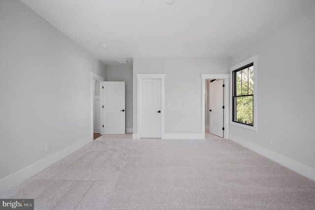 1022 HILLCREST DR SW, Vienna, VA 22180