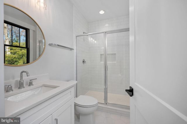 1022 HILLCREST DR SW, Vienna, VA 22180