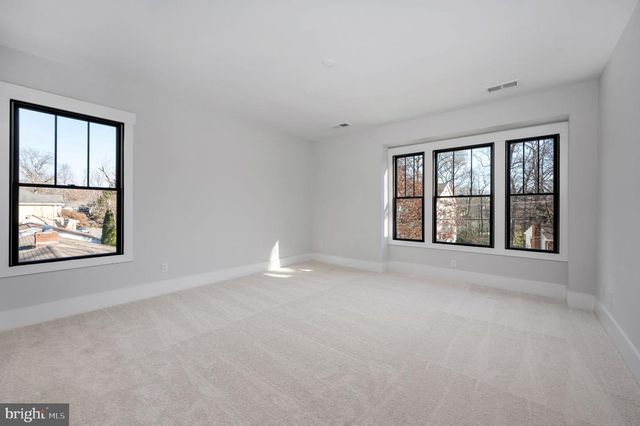 1022 HILLCREST DR SW, Vienna, VA 22180