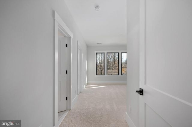 1022 HILLCREST DR SW, Vienna, VA 22180