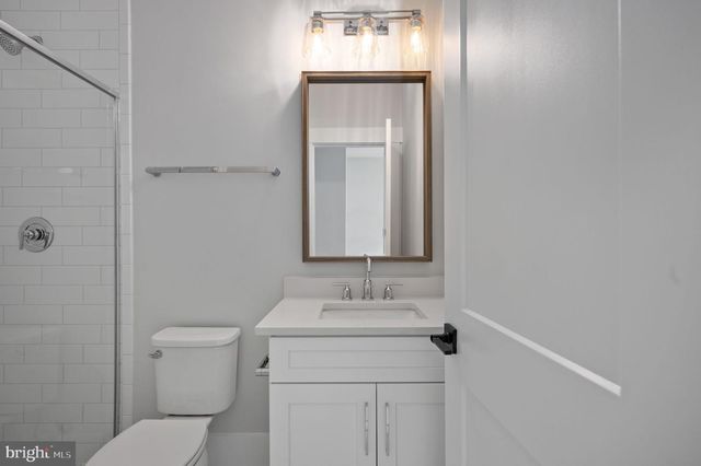 1022 HILLCREST DR SW, Vienna, VA 22180