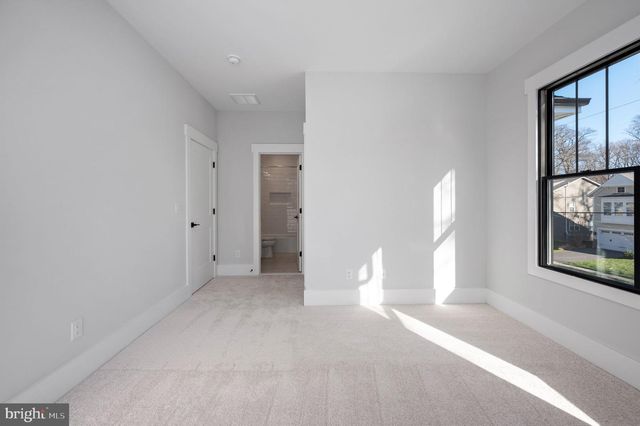 1022 HILLCREST DR SW, Vienna, VA 22180