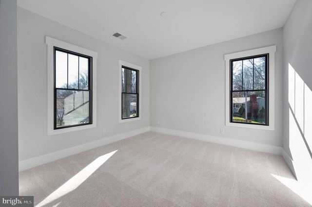 1022 HILLCREST DR SW, Vienna, VA 22180