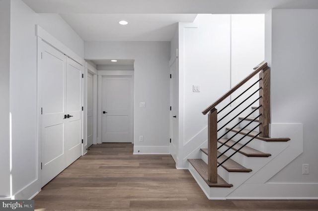 1022 HILLCREST DR SW, Vienna, VA 22180