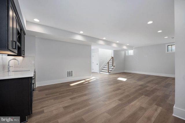 1022 HILLCREST DR SW, Vienna, VA 22180