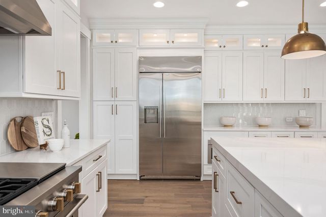 1022 HILLCREST DR SW, Vienna, VA 22180