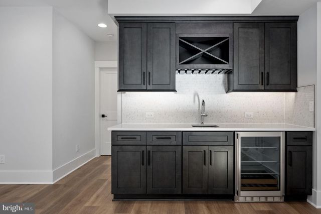 1022 HILLCREST DR SW, Vienna, VA 22180