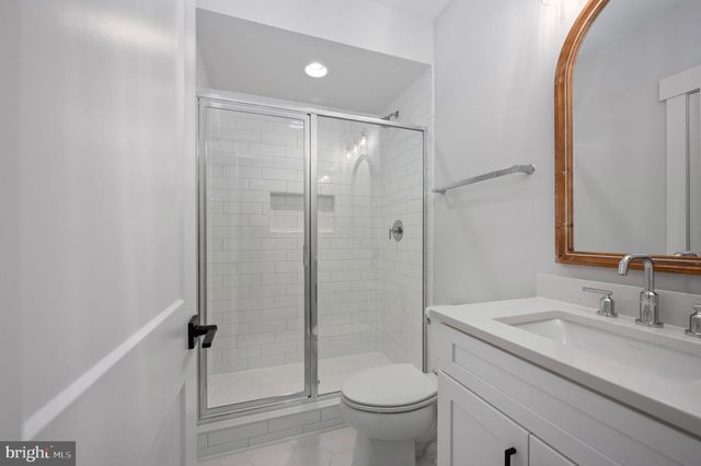 1022 HILLCREST DR SW, Vienna, VA 22180