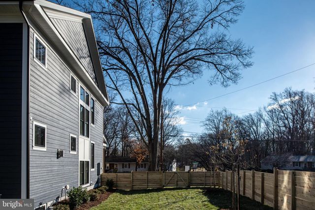 1022 HILLCREST DR SW, Vienna, VA 22180