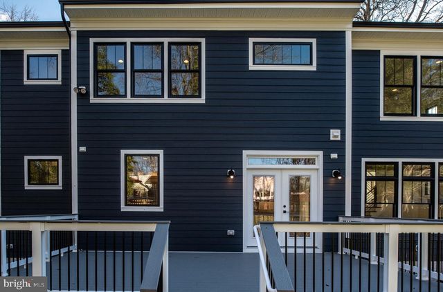 1022 HILLCREST DR SW, Vienna, VA 22180