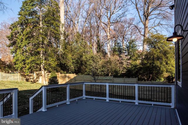 1022 HILLCREST DR SW, Vienna, VA 22180