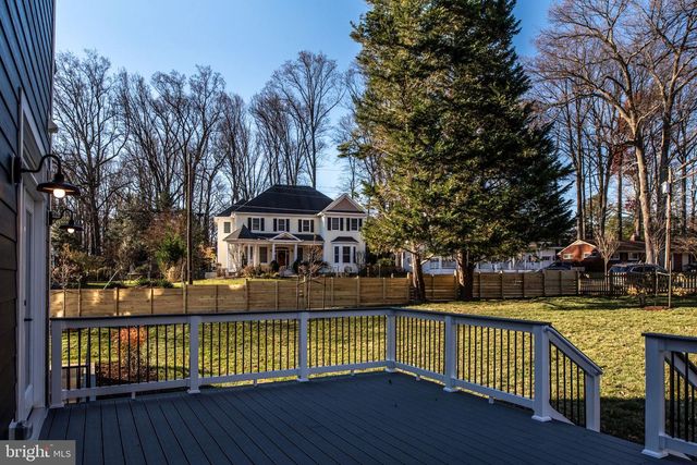 1022 HILLCREST DR SW, Vienna, VA 22180