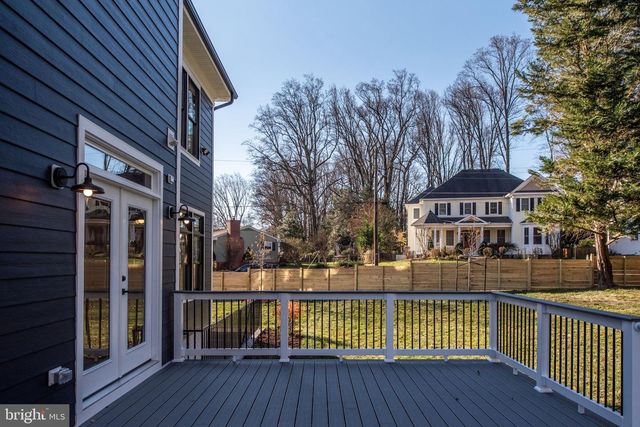 1022 HILLCREST DR SW, Vienna, VA 22180