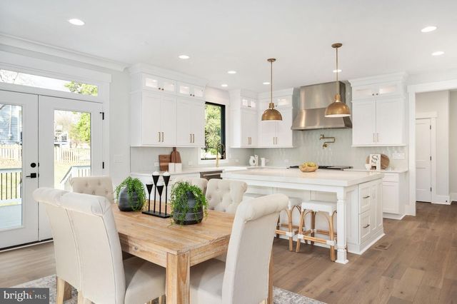 1022 HILLCREST DR SW, Vienna, VA 22180