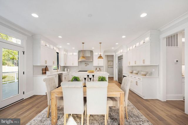 1022 HILLCREST DR SW, Vienna, VA 22180