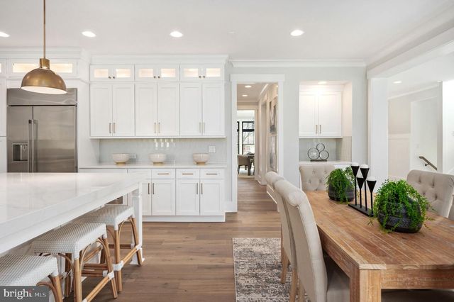 1022 HILLCREST DR SW, Vienna, VA 22180