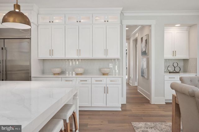 1022 HILLCREST DR SW, Vienna, VA 22180