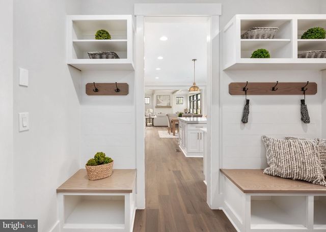 1022 HILLCREST DR SW, Vienna, VA 22180