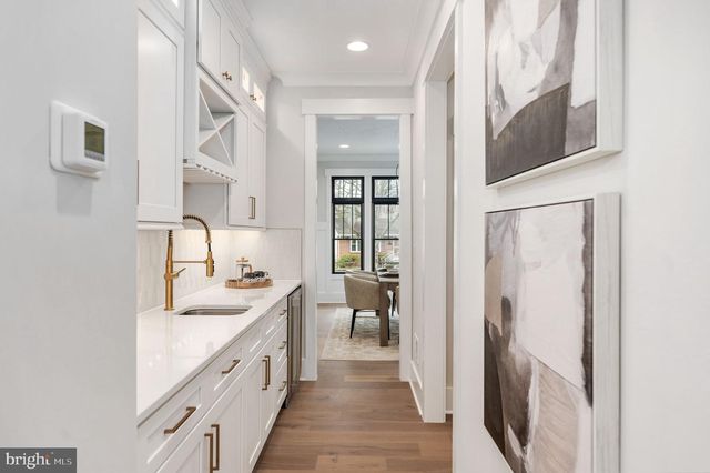 1022 HILLCREST DR SW, Vienna, VA 22180