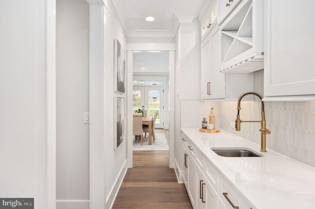 1022 HILLCREST DR SW, Vienna, VA 22180