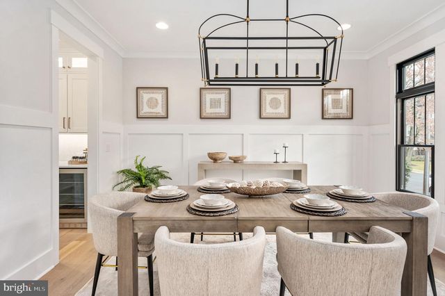 1022 HILLCREST DR SW, Vienna, VA 22180