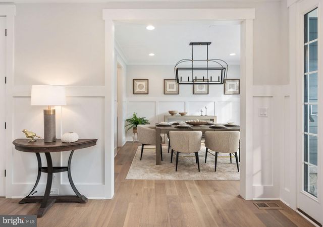 1022 HILLCREST DR SW, Vienna, VA 22180