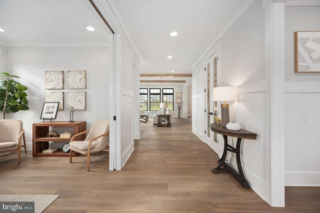 1022 HILLCREST DR SW, Vienna, VA 22180