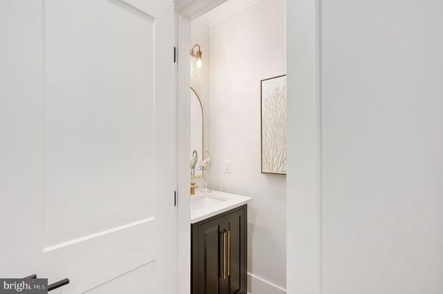 1022 HILLCREST DR SW, Vienna, VA 22180