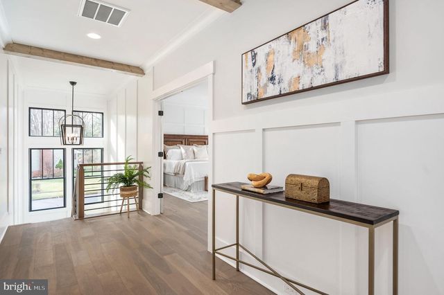 1022 HILLCREST DR SW, Vienna, VA 22180