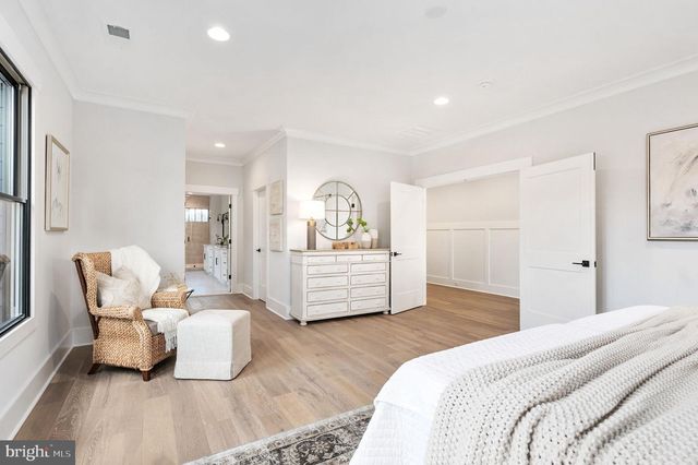 1022 HILLCREST DR SW, Vienna, VA 22180