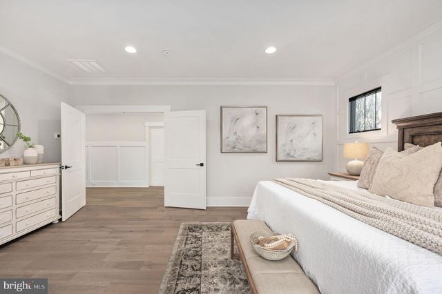 1022 HILLCREST DR SW, Vienna, VA 22180