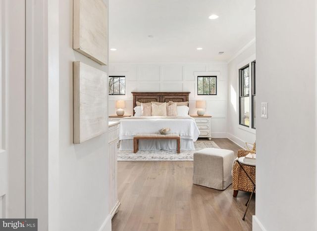 1022 HILLCREST DR SW, Vienna, VA 22180