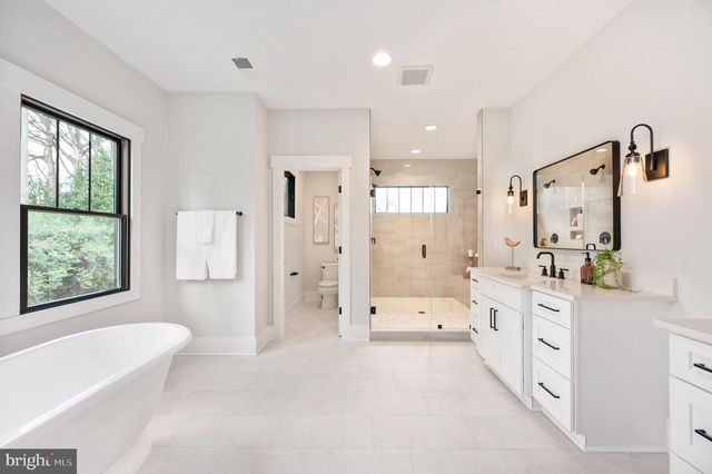 1022 HILLCREST DR SW, Vienna, VA 22180