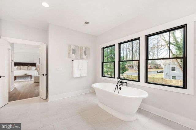 1022 HILLCREST DR SW, Vienna, VA 22180