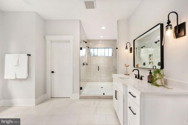 1022 HILLCREST DR SW, Vienna, VA 22180