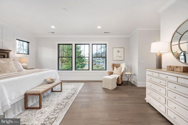 1022 HILLCREST DR SW, Vienna, VA 22180