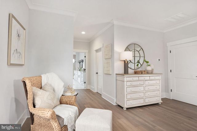 1022 HILLCREST DR SW, Vienna, VA 22180