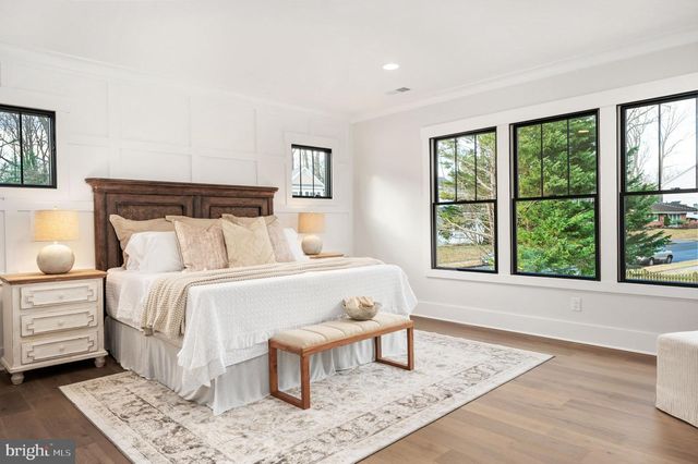 1022 HILLCREST DR SW, Vienna, VA 22180