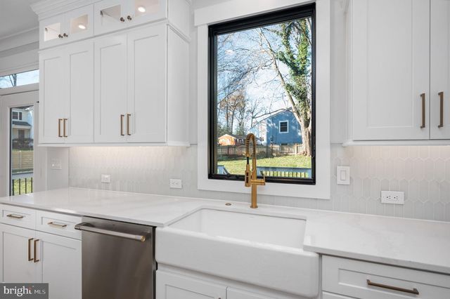 1022 HILLCREST DR SW, Vienna, VA 22180