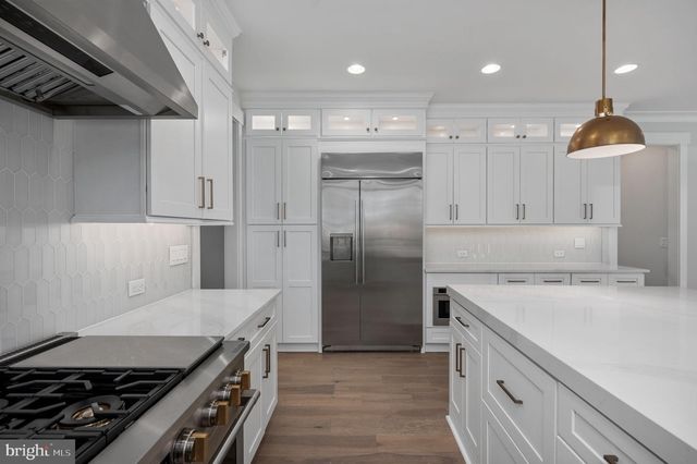 1022 HILLCREST DR SW, Vienna, VA 22180