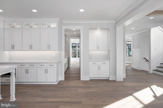 1022 HILLCREST DR SW, Vienna, VA 22180