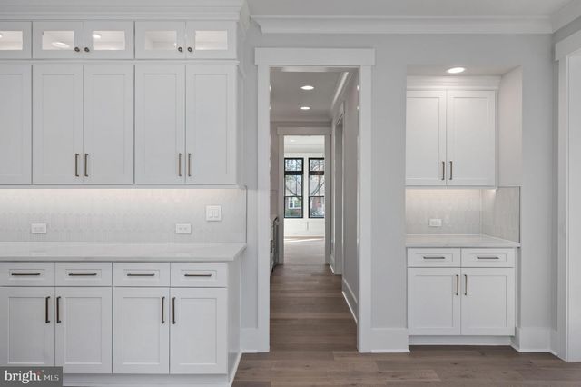 1022 HILLCREST DR SW, Vienna, VA 22180