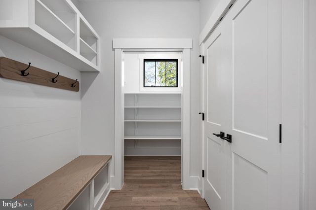 1022 HILLCREST DR SW, Vienna, VA 22180