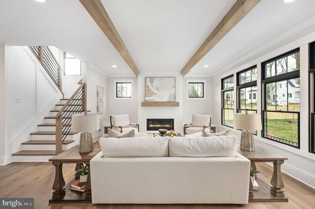 1022 HILLCREST DR SW, Vienna, VA 22180