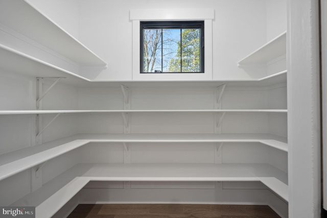 1022 HILLCREST DR SW, Vienna, VA 22180