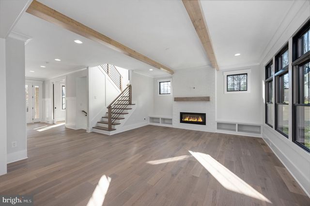 1022 HILLCREST DR SW, Vienna, VA 22180