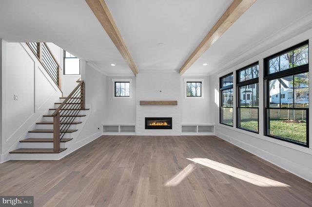 1022 HILLCREST DR SW, Vienna, VA 22180