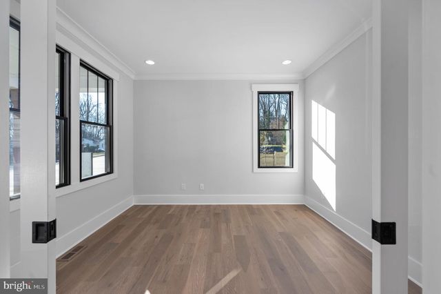 1022 HILLCREST DR SW, Vienna, VA 22180