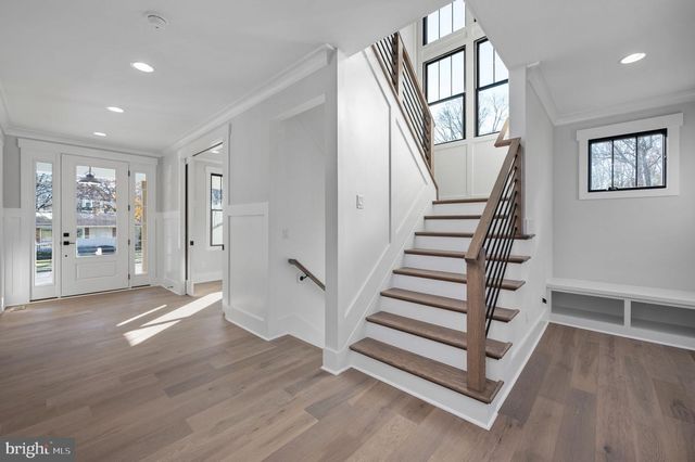 1022 HILLCREST DR SW, Vienna, VA 22180