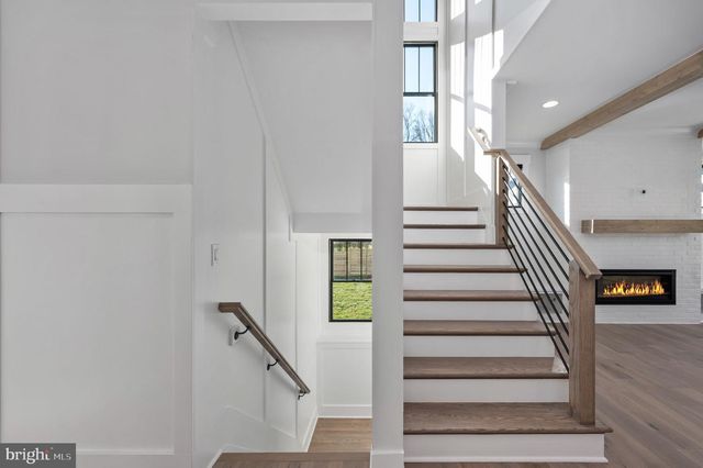 1022 HILLCREST DR SW, Vienna, VA 22180